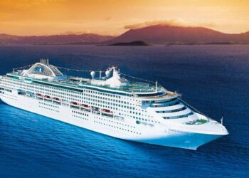 Luxury Cruise Bookings Explode: New Travel Benchmark